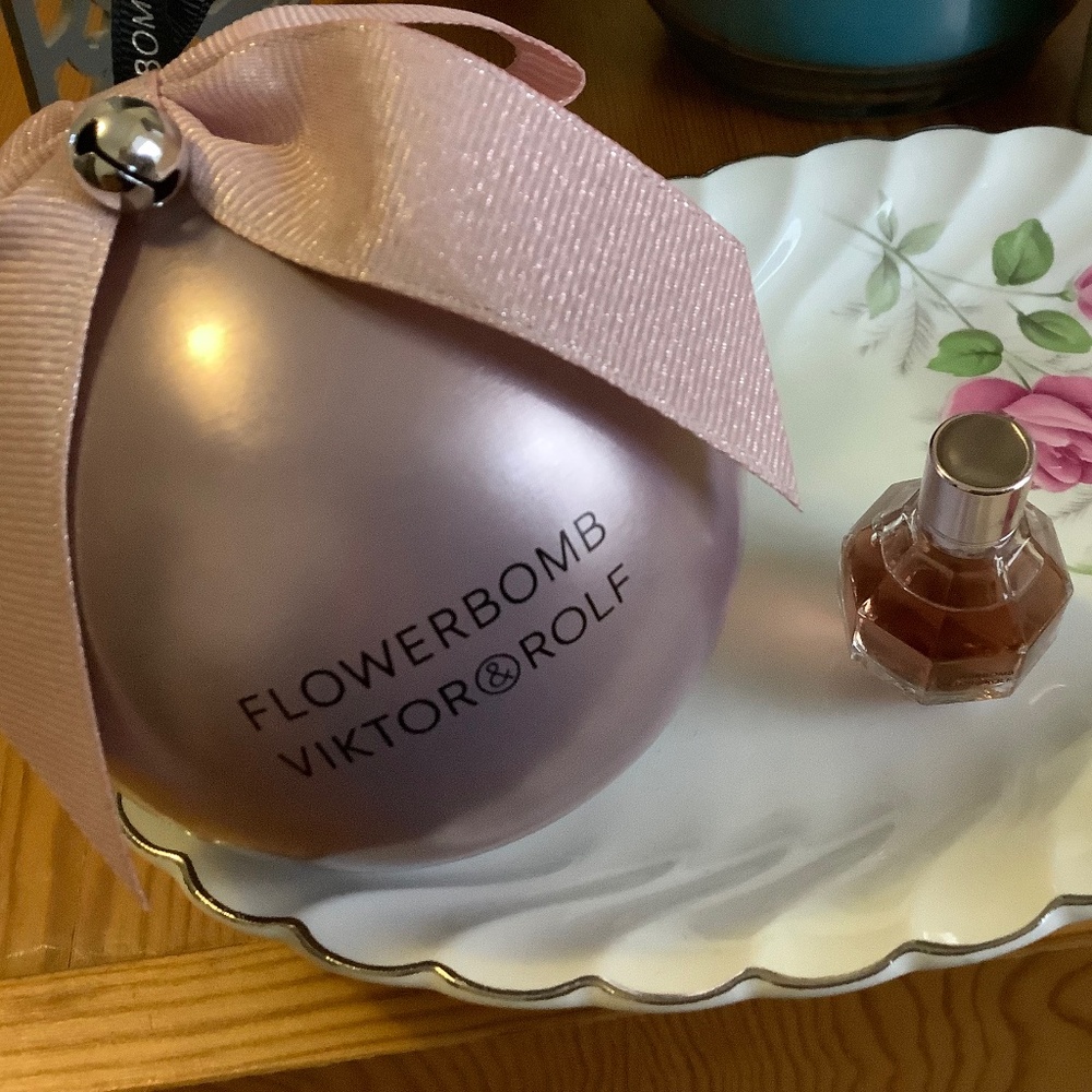 Flower bomb Christmas Ornament